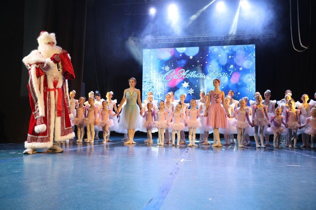 Новогодняя танцевальная сказка "12 месяцев"